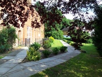 cassiobury court gardens