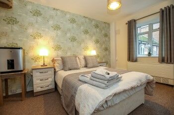 Cassiobury court drug rehab single room