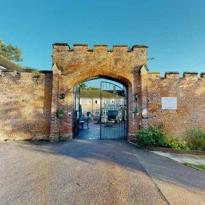 entrance to cassiobury open gates