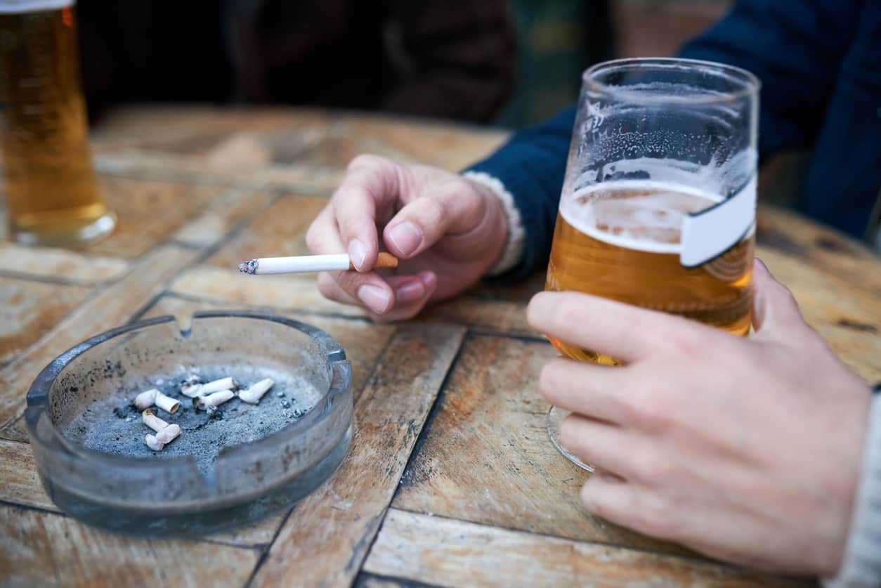 Nicotine and Alcohol: Why Do I Want to Smoke When I Drink?